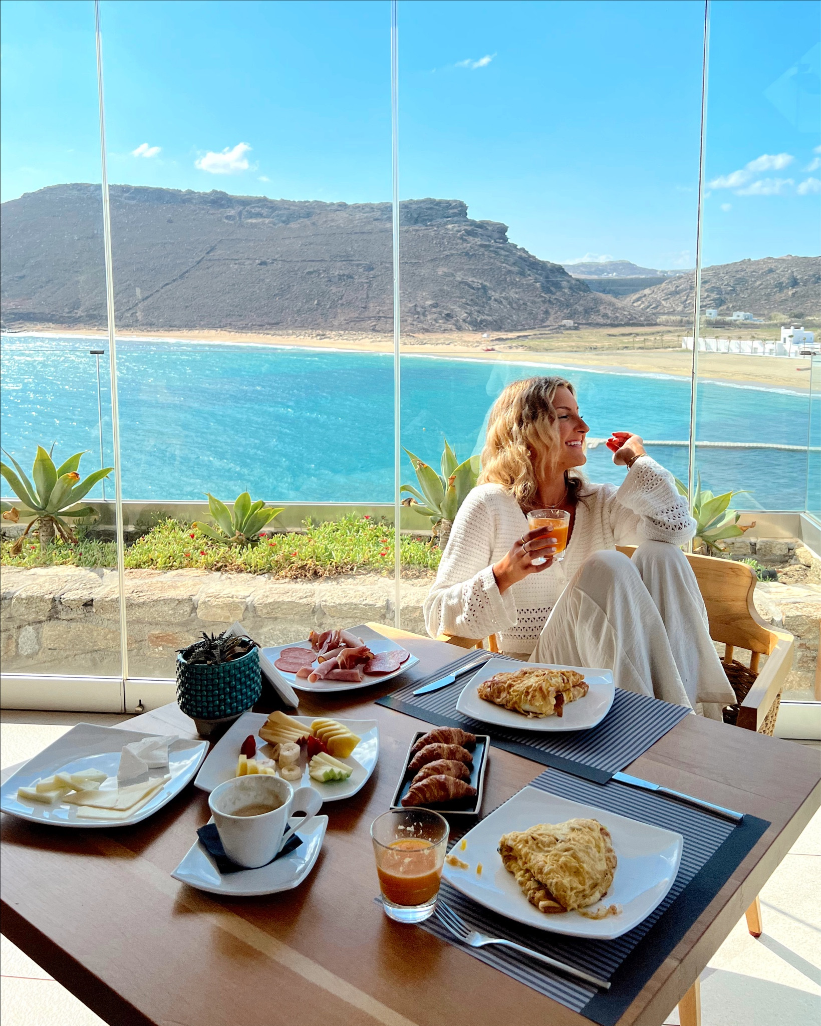 My kind of fall morning includes a cozy @walmartfashion cardigan, all you can eat breakfast, and this perfect view. 💛Rounding up some of my recent fall fashion finds from Walmart all under $40 today on LTK. #walmartfashion #walmartpartner #sponsored