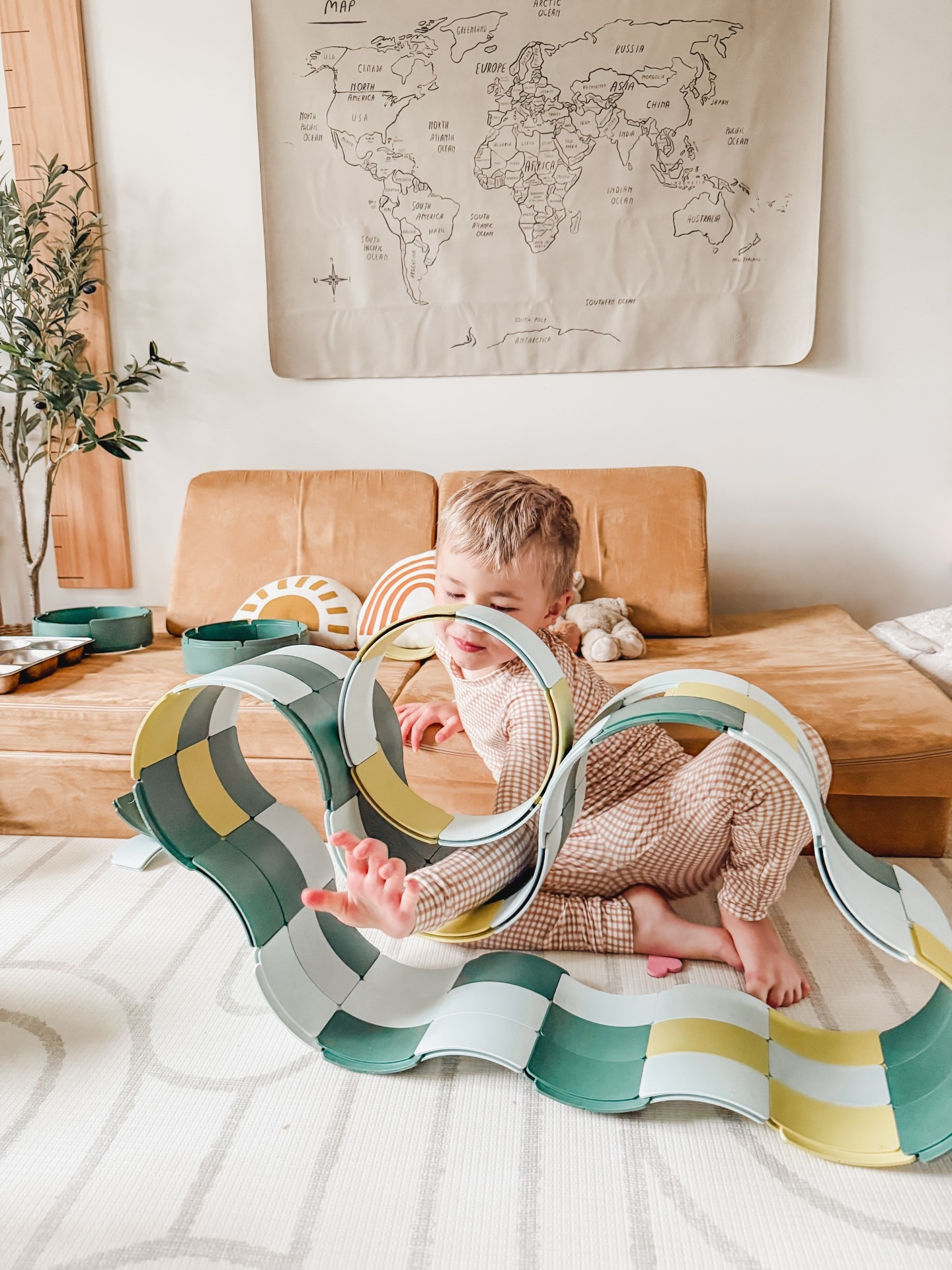 The boys (and mom and dad) have been having way too much fun with our new @waytoplaytoys arches 🙈 the possibilities for open-ended play are truly endless, and I can’t wait to start combining them with our small world builds! 

So much more to share on these, so stay tuned 🥰
