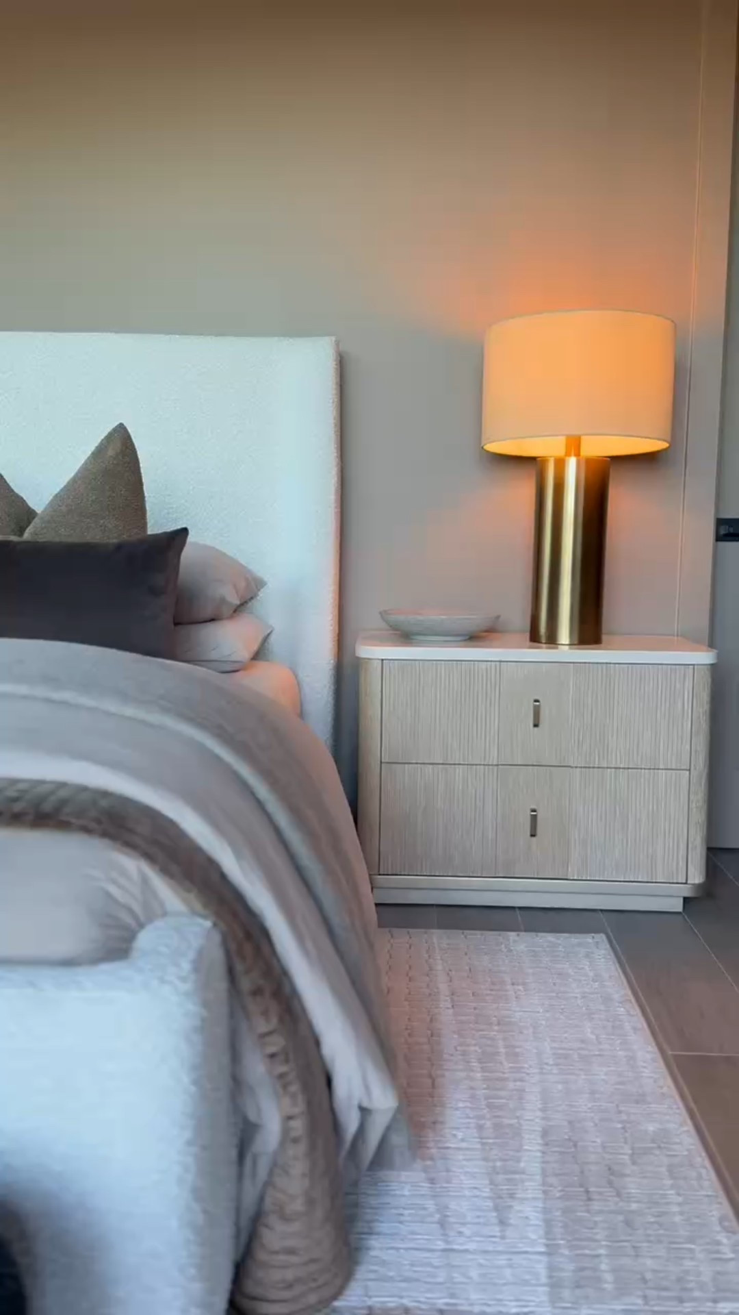 I love these cozy textures in the bedroom! 

Bedroom. Upholstered bed. Nightstand. Table lamps. Bedding. Throw pillows. Neutral home. Modern home. Trending. Best sellers. Viral  



#LTKFindsUnder100 #LTKHome