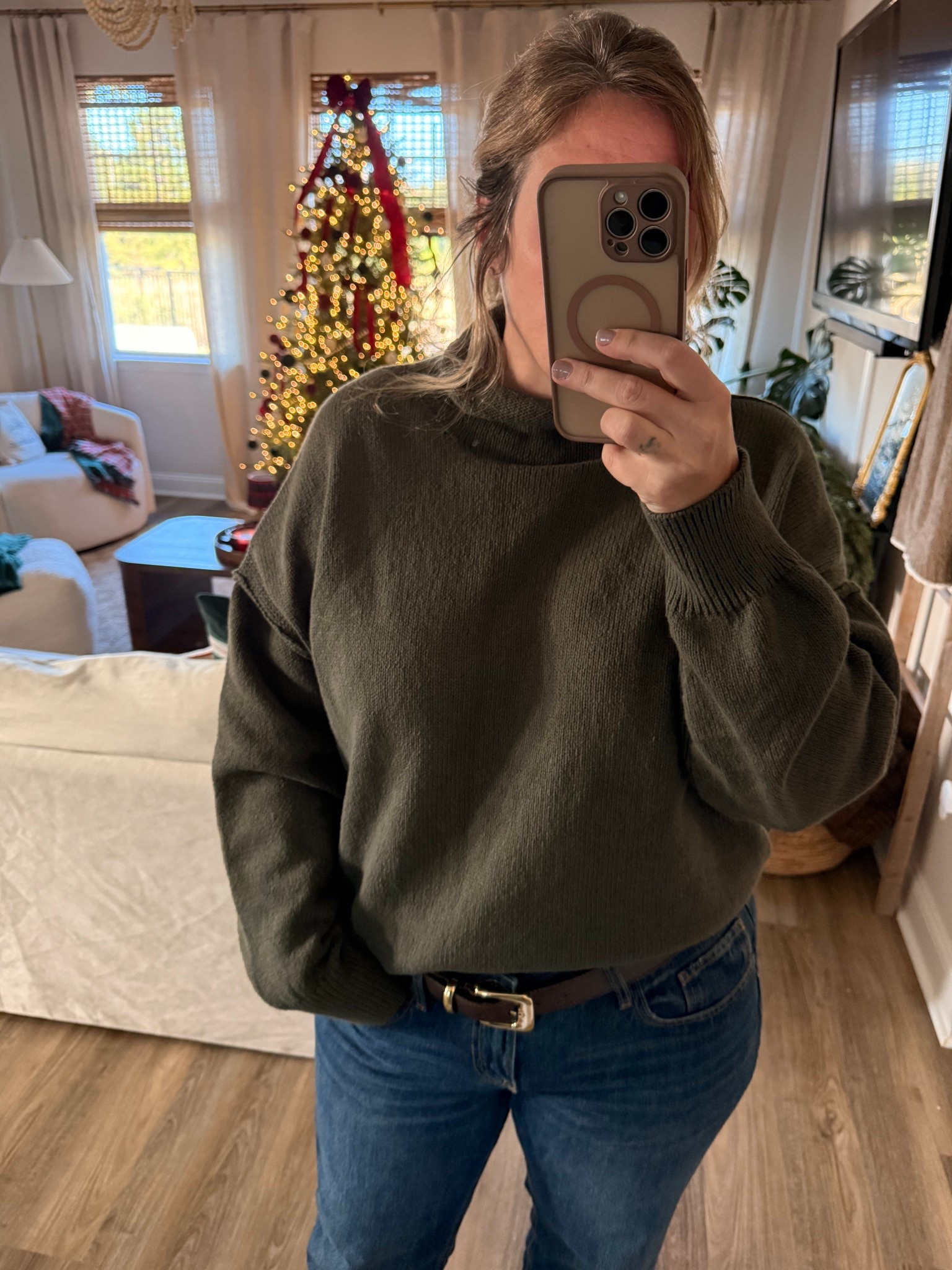The perfect sweater for this winter  … the color is beautiful and it’s heavy for the colder months coming !

Nordstrom, Nordstrom find, sweater, winter, 

#LTKgrwm #LTKSeasonal