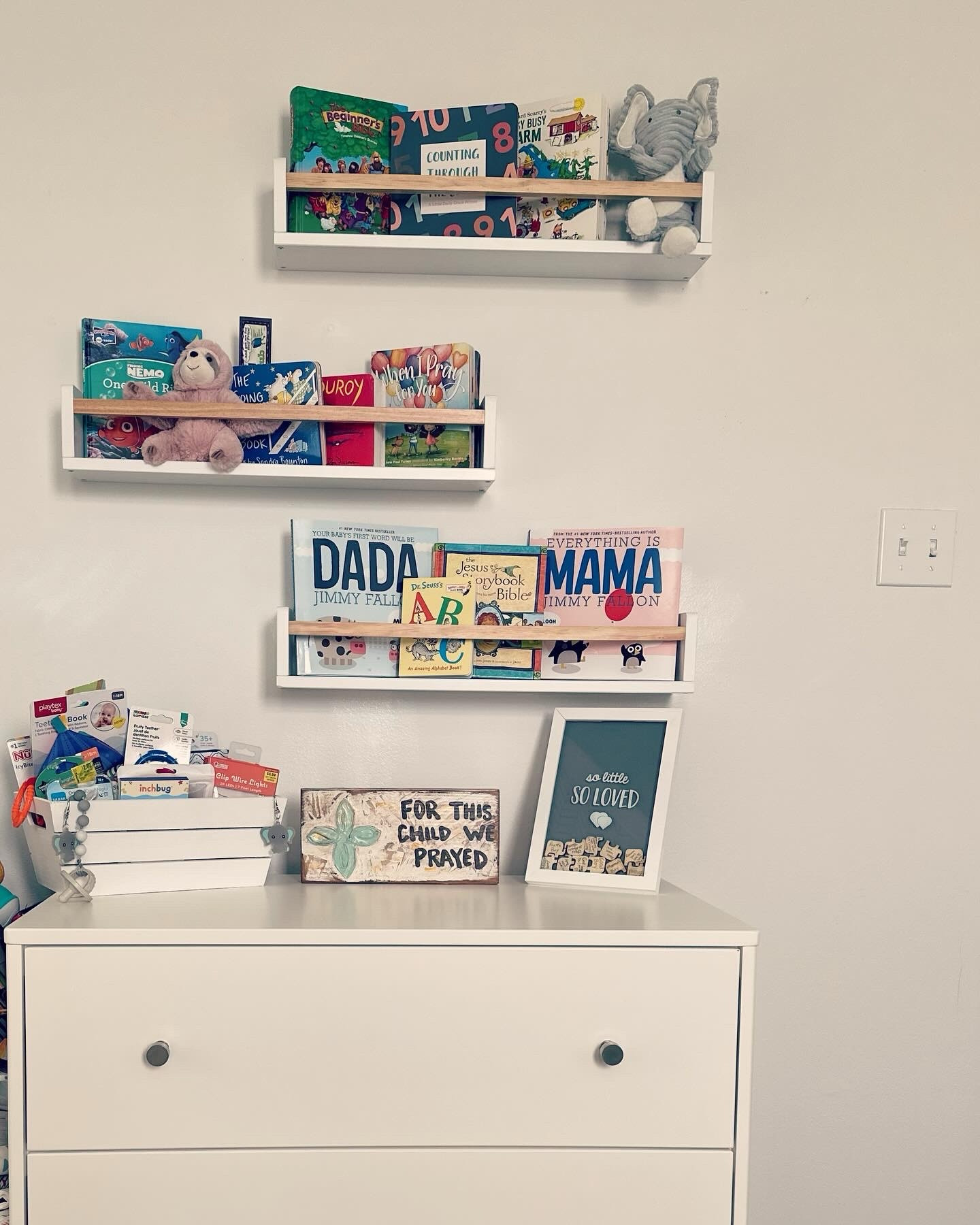 Cute nursery decor that I have in my baby’s nursery!


Baby nursery, hanging book shelves, white dresser, animal print wall decor, wooden picture frames

#LTKbaby