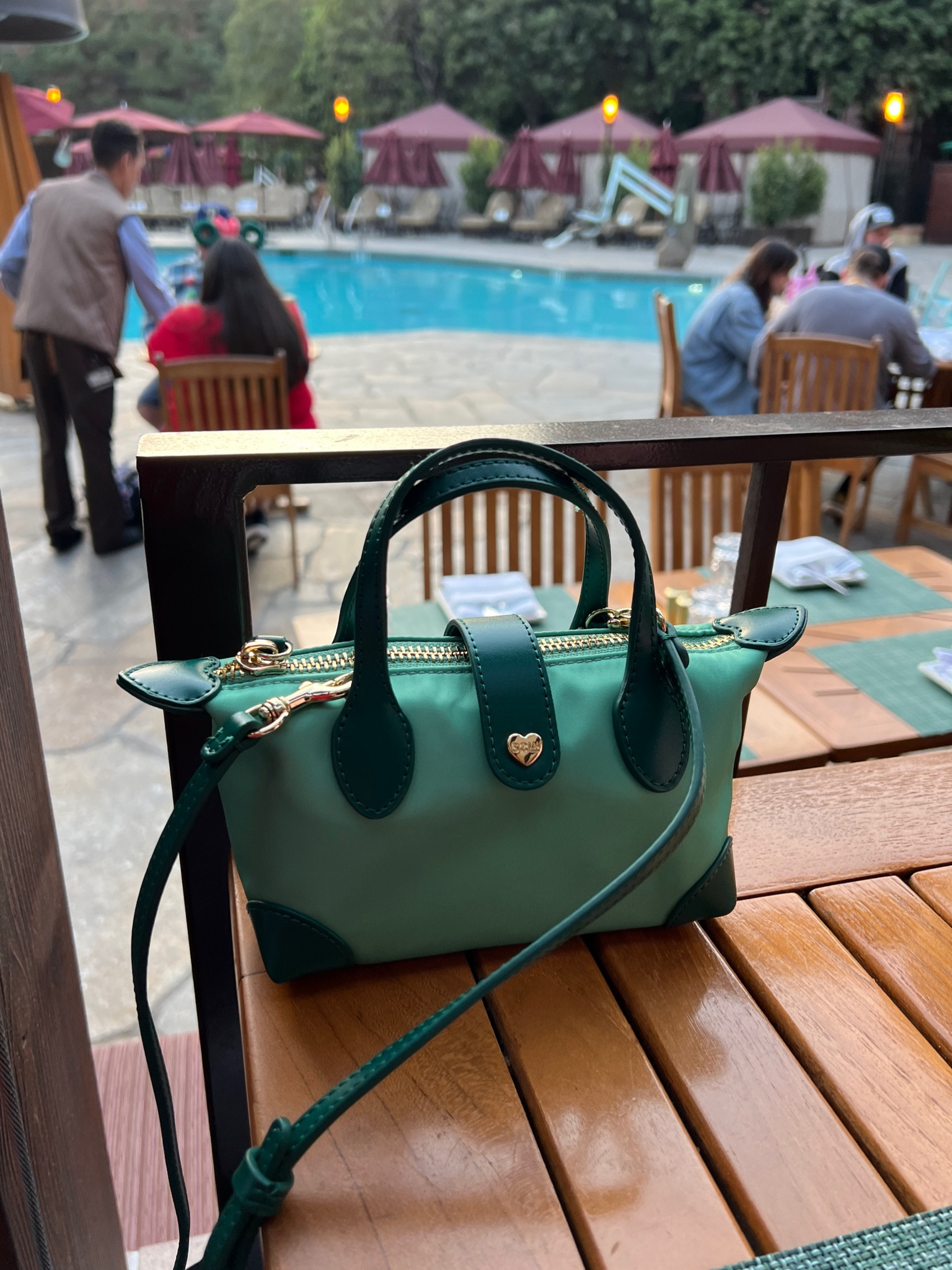 Finally got to use my Stoney Clover Pouchette! 👛

Got the two toned green titled, “90210”, from the Beverley Hills Hotel collab 💚 They have so many other colors and prints. 

Ig: @jkyinthesky & @jillianybarra

#stoneyclover #stoneycloverlane #bag #whatsinmybag #purse #minibag #accessories #aestheticaccessories 

#LTKStyleTip #LTKItBag #LTKSeasonal