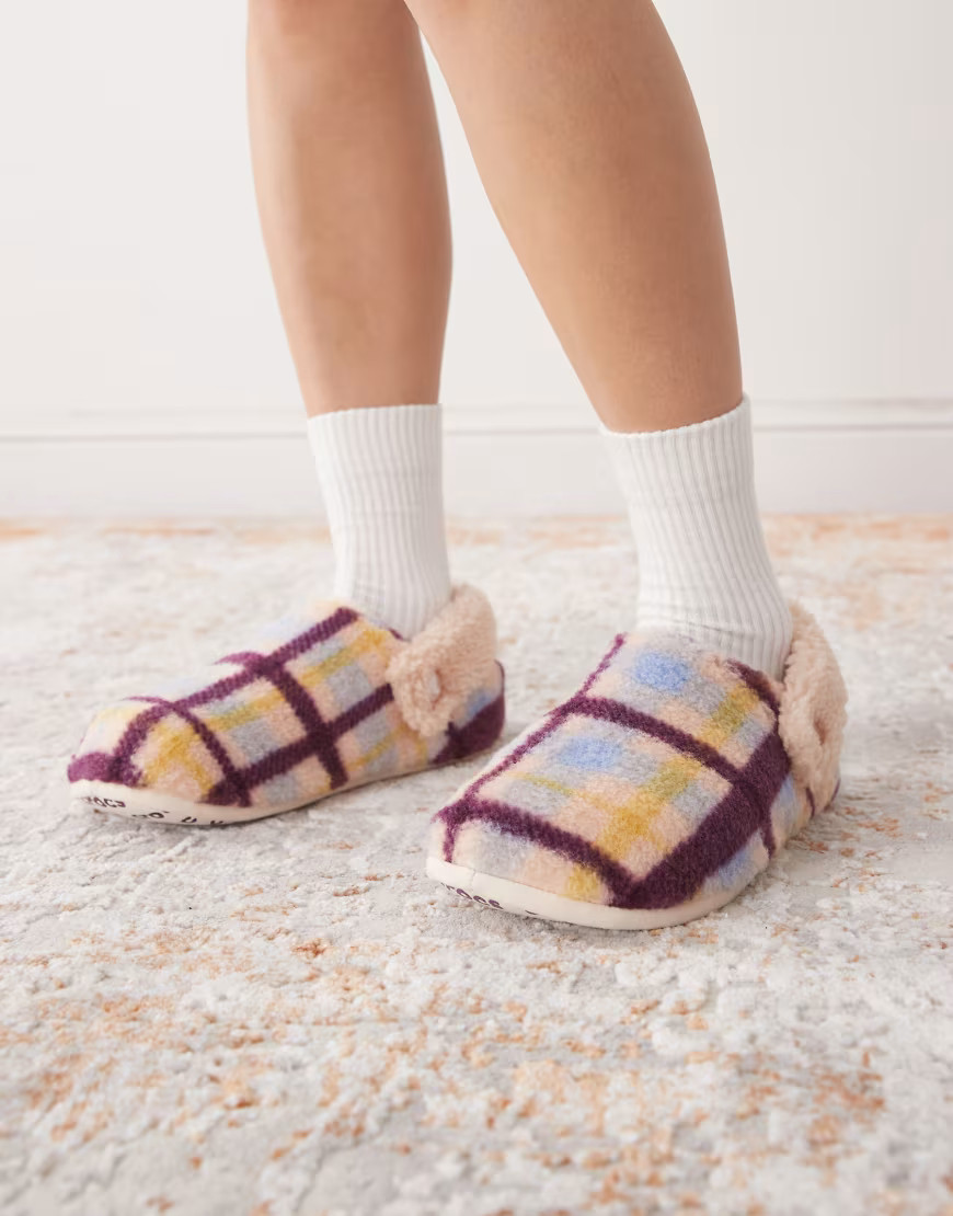 Crocs Classic Cozzzy fleece slipper in pink check print | ASOS (Global)