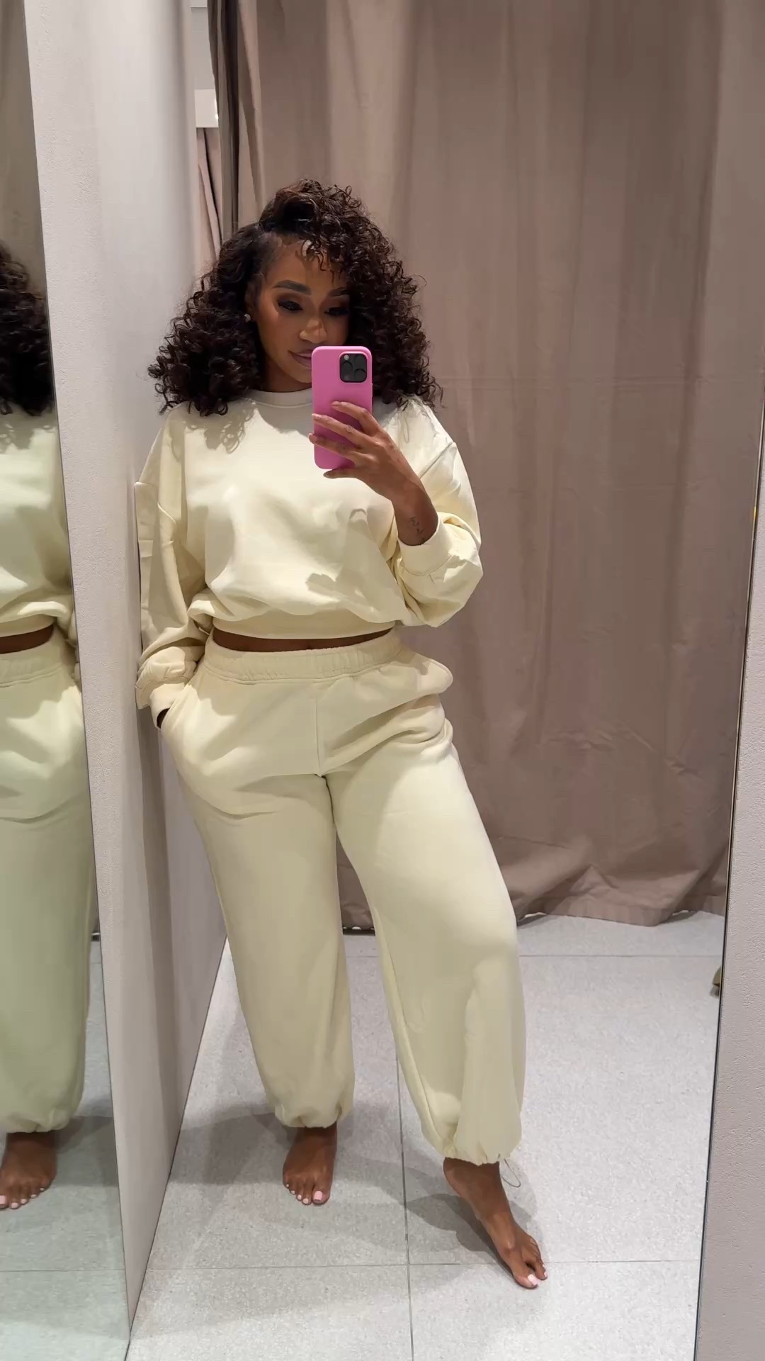 Casual sweatsuit find. Comes in multiple colors! Add a jacket to it as well for an extra layer of style!



#LTKootd #LTKMidsize #LTKFindsUnder50