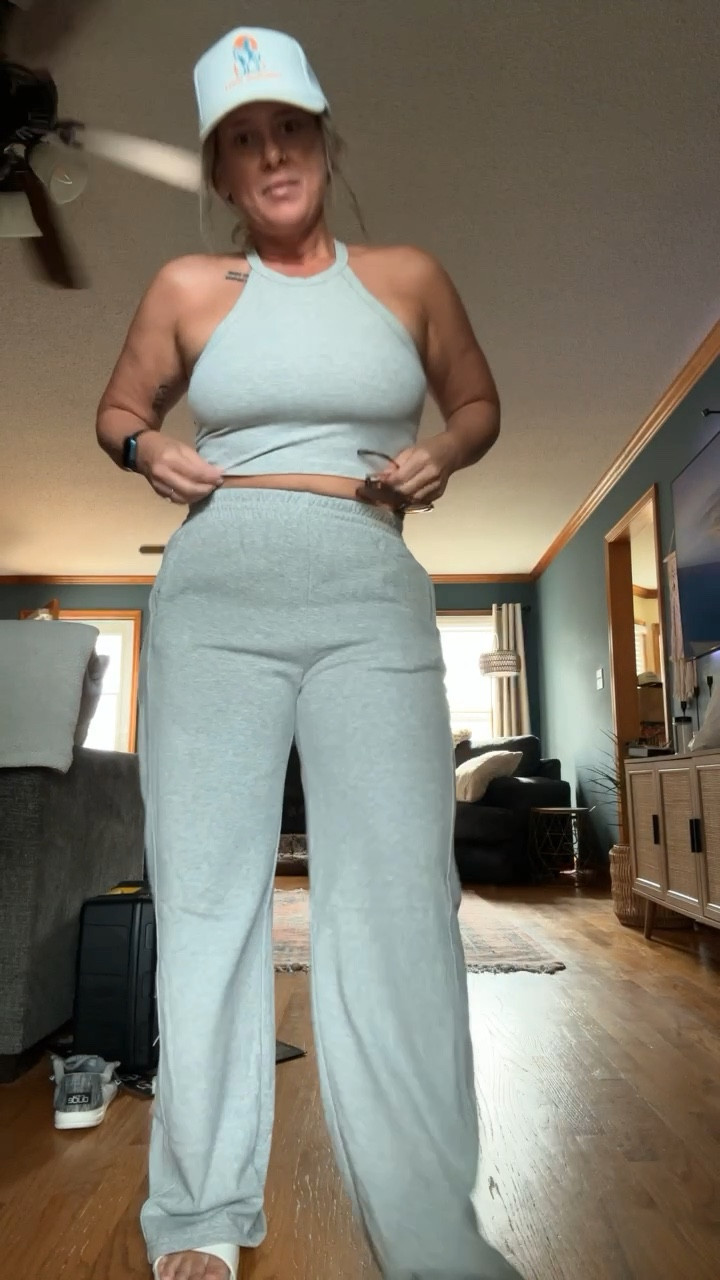 2 piece set!
Size Medium 

#LTKMidsize #LTKSummerSales #LTKFindsUnder50