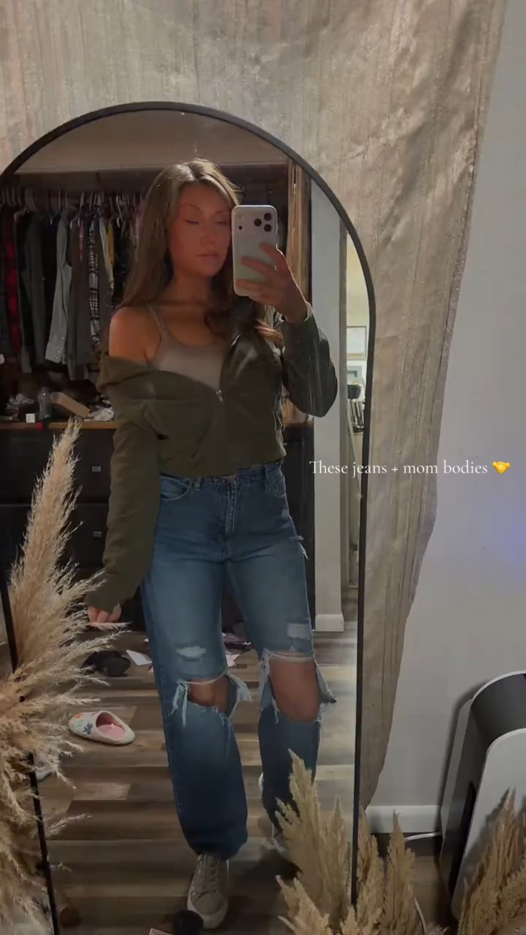 Living in this layered moment 🤍
A go-to transitional outfit: relaxed denim, soft hoodie layer, comfy sneakers — easy, wearable, and on repeat.
✨ Everything linked on LTK ✨

#darkwashdenim 

#LTKootd