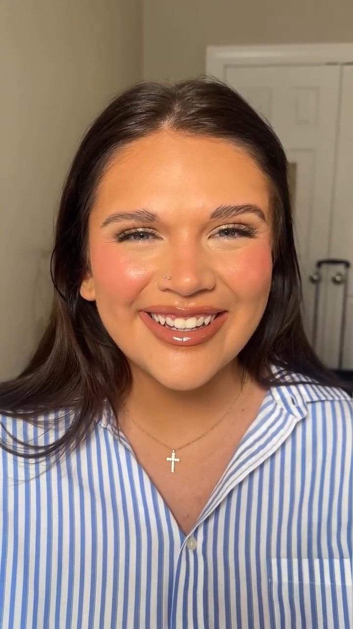 The way they hype each other up tho 🥹💕😆 girlhood is the best

@al.xx2222 
@markintaylor 

#bridesmaidmakeup 
#maidofhonor 
#bridalmakeupartist