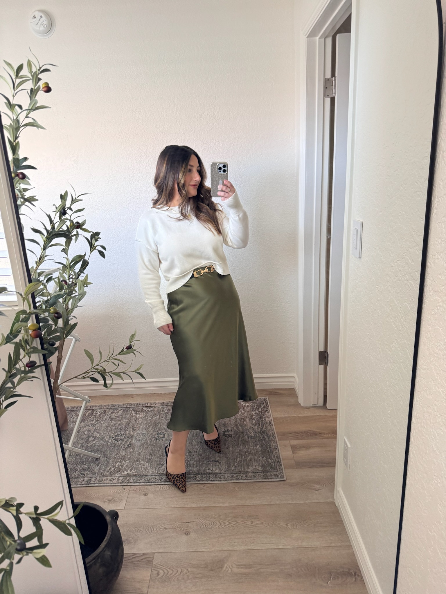 Petite fall outfit! 

Satin skirt size medium
white sweater size small

Petite friendly, Amazon finds, fall fashion 

#LTKSeasonal #LTKFindsUnder50 #LTKStyleTip