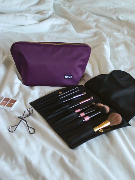 #makeupbag #makeup #travelessentials #travelbag #makeuporganization #makeuporganizer #travelbag #travelaccessories

#LTKbeauty #LTKtravel #LTKGiftGuide