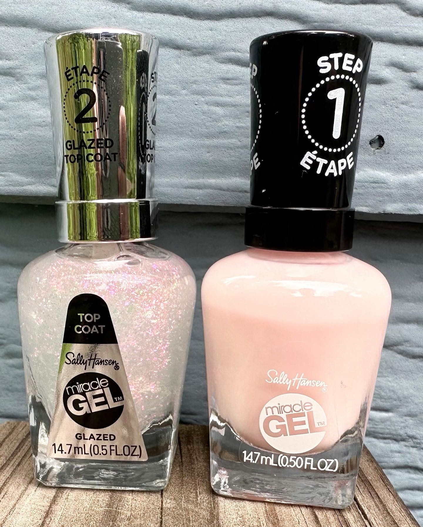 💅 𝗦𝗮𝗹𝗹𝘆 𝗛𝗮𝗻𝘀𝗲𝗻 𝗠𝗶𝗿𝗮𝗰𝗹𝗲 𝗚𝗲𝗹 𝗡𝗮𝗶𝗹 𝗣𝗼𝗹𝗶𝘀𝗵

These perfect set of nail polish is what you need to get beautiful mani at home. I love the color Once Chiffon as time and top coat glazed glitters. These are easy and smooth to apply and dry quickly.

I received this product for free from sally hansen  in exchange for my honest review.
Thank you ❤️
. 
.
.
.
.
#influenstervoxbox #influenster #sallyhansen #voxbox #nailpolish #manicure #glitters #miraclegelnailpolish #dry #easily #maniathome #instadaily #nailsofinstagram #nailart #india #beauty #instamood #viral #selfcare #enjoylife #relax #colors #nailpaintlover #nailpolishaddict

#LTKCyberWeek #LTKGiftGuide #LTKBeauty