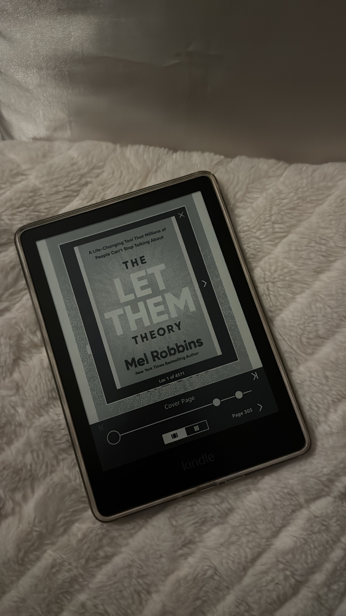 finishing Mel Robbins’ incredible book tonight🔖🕯️🫶🏼

#LTKTravel #LTKFindsUnder50 #LTKHome