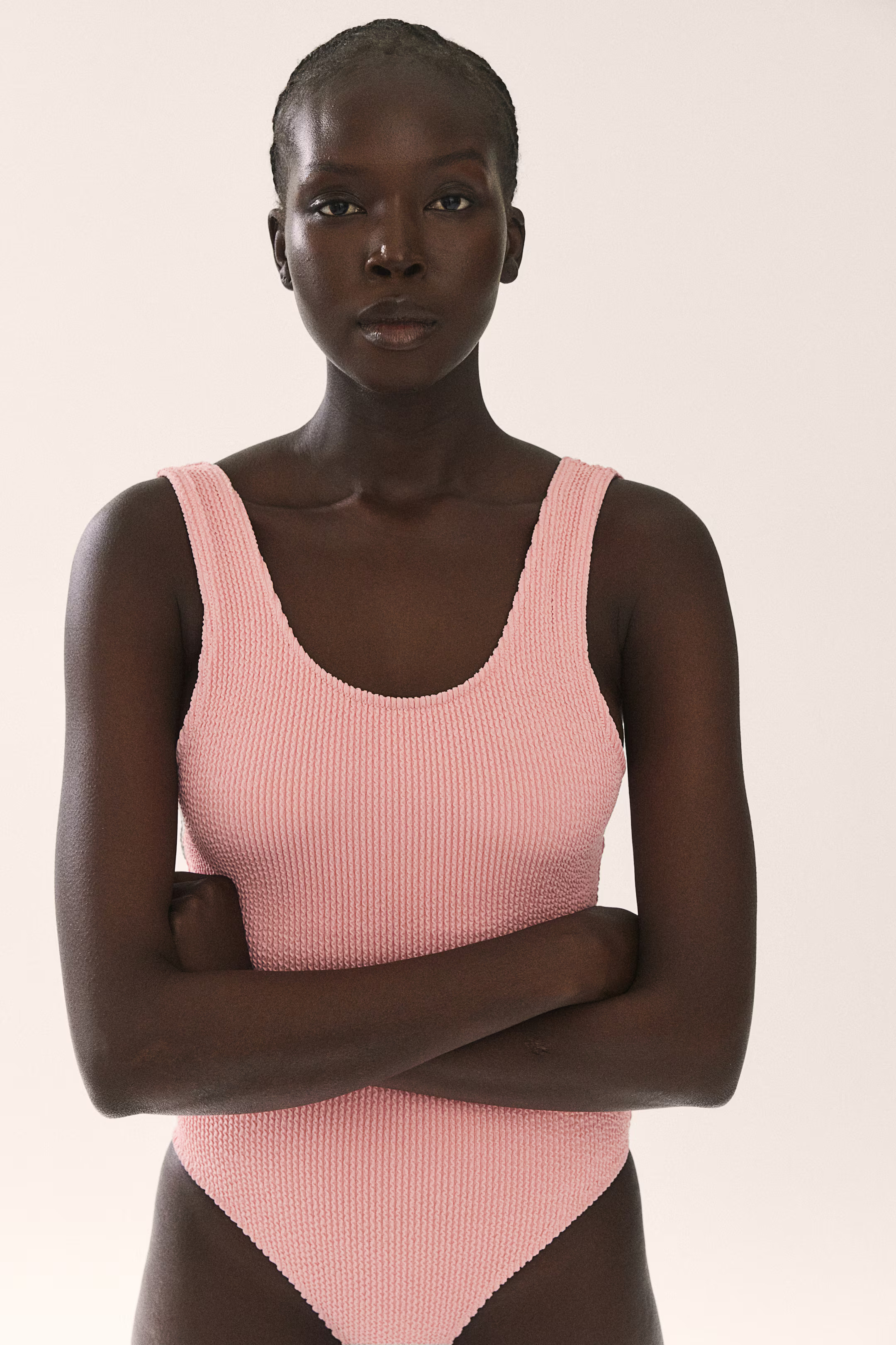 Badeanzug mit wattierten Cups und High Leg | H&M (DE, AT, CH, NL, FI)