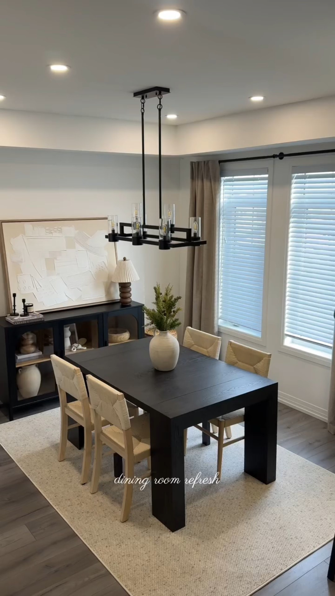 I’ve been fully immersed in my home decor era 🤍 These are the PERFECT stems going into spring 🌷

Drop the word ‘NEED’ below and I’ll send you the details 💌

#homedecor #diningroom #decorfinds #decorinspo