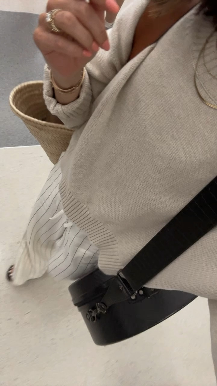 Today’s travel OUTIFT 
These pants are 10/10- elastic in the back but button closure in the front, so they’re comfortable AND elevated 
I didn’t have to hem them- I wear them high on my waist and they hit the ground. A wash will make them the perfect length 
They are also fully lined 

#LTKOver40