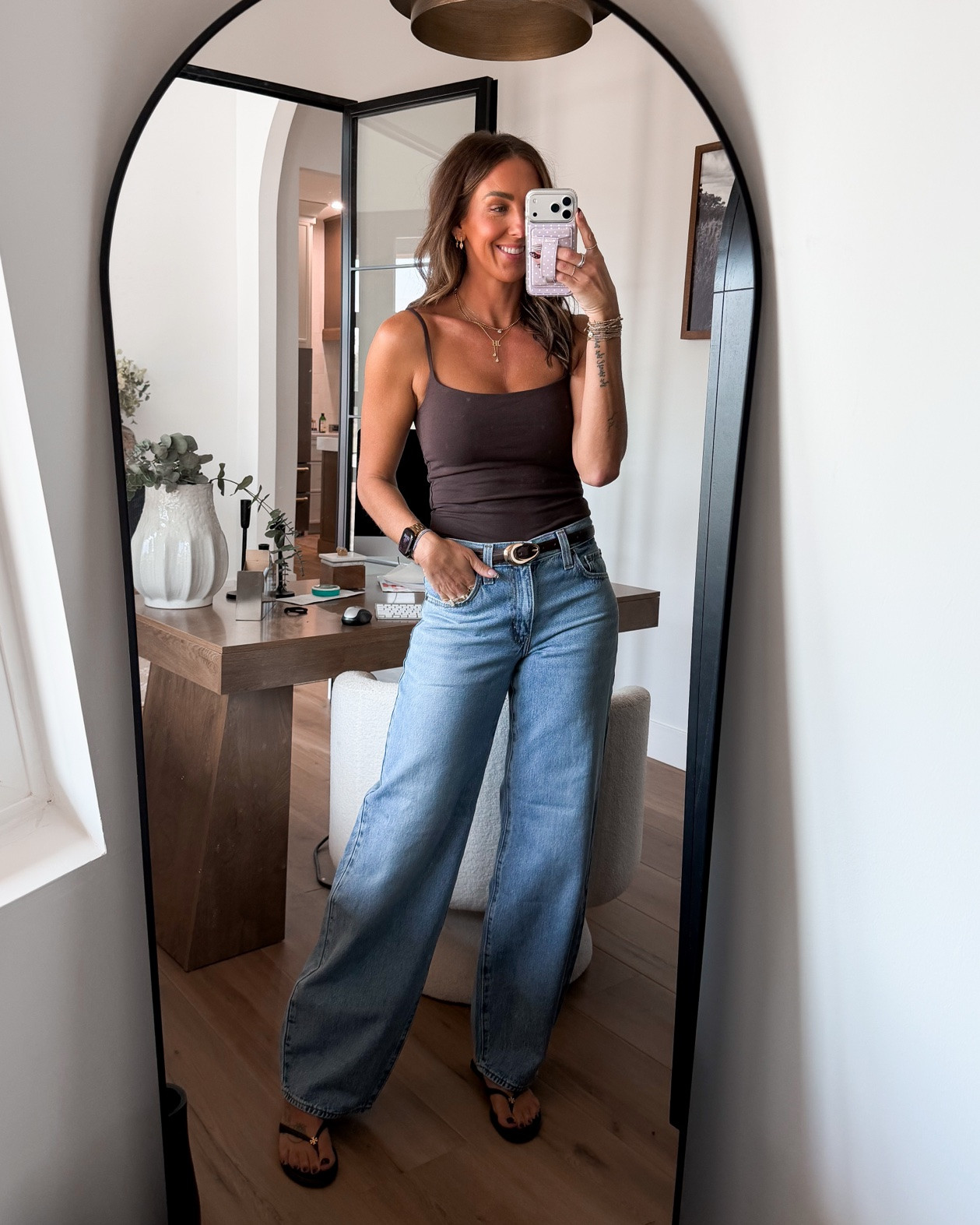 Tank with build in bra-small
Jeans-26x34
Necklace-code JESSA20