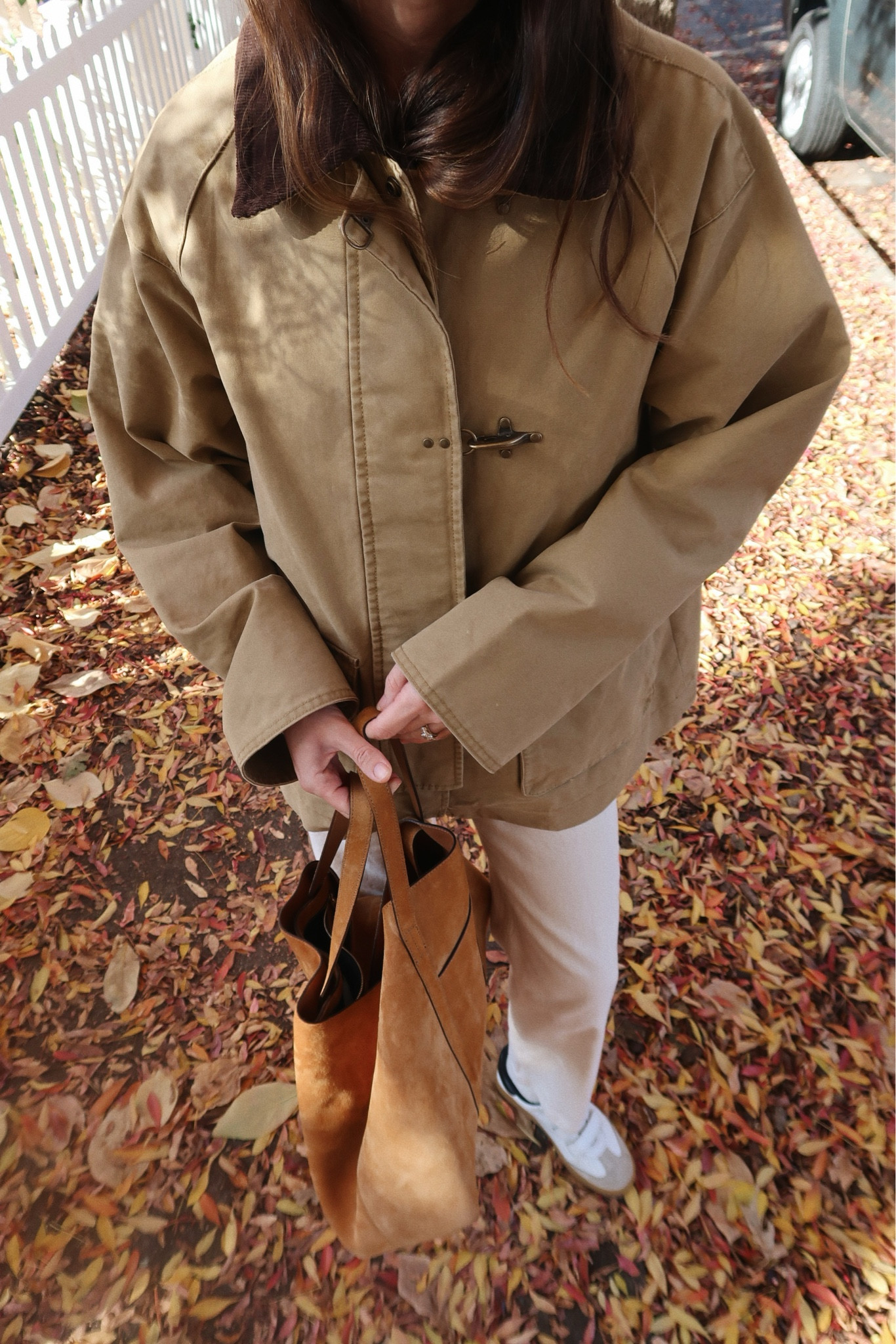 Barn jacket paired with ecru jeans and sneakers // fall style, fall outfit



#LTKStyleTip #LTKItBag #LTKSeasonal
