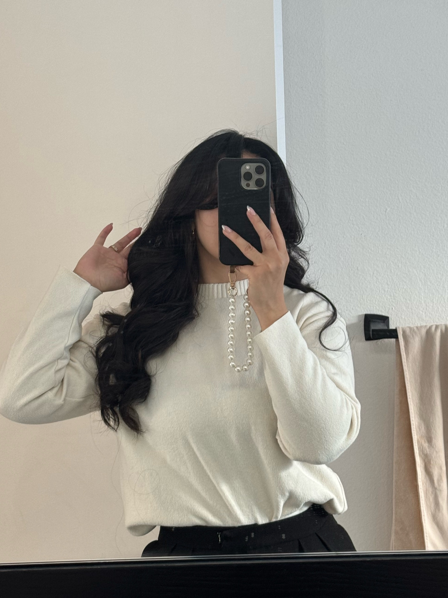 Linked my phone case and pearl wristlet! Literally best case ever I never leave my phone anywhere now 😅