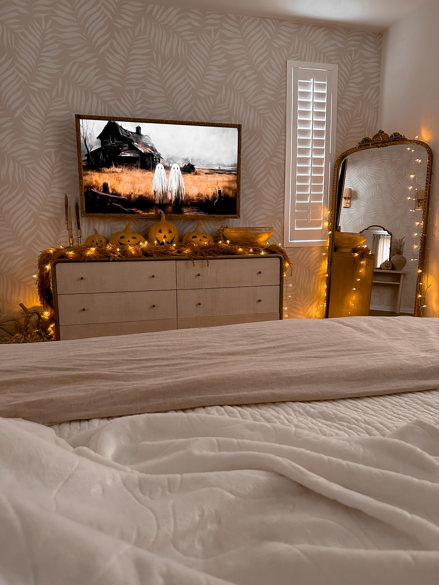 Shop my falloween bedroom!

#LTKHalloween #LTKHome #LTKSeasonal