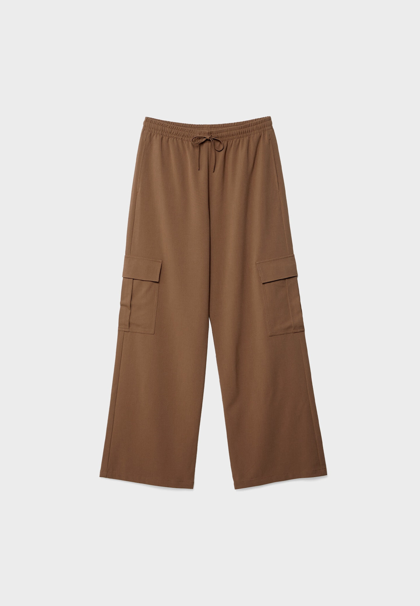 Pantalon droit à pinces, avec fermeture Éclair et bouton. | Stradivarius (FR)