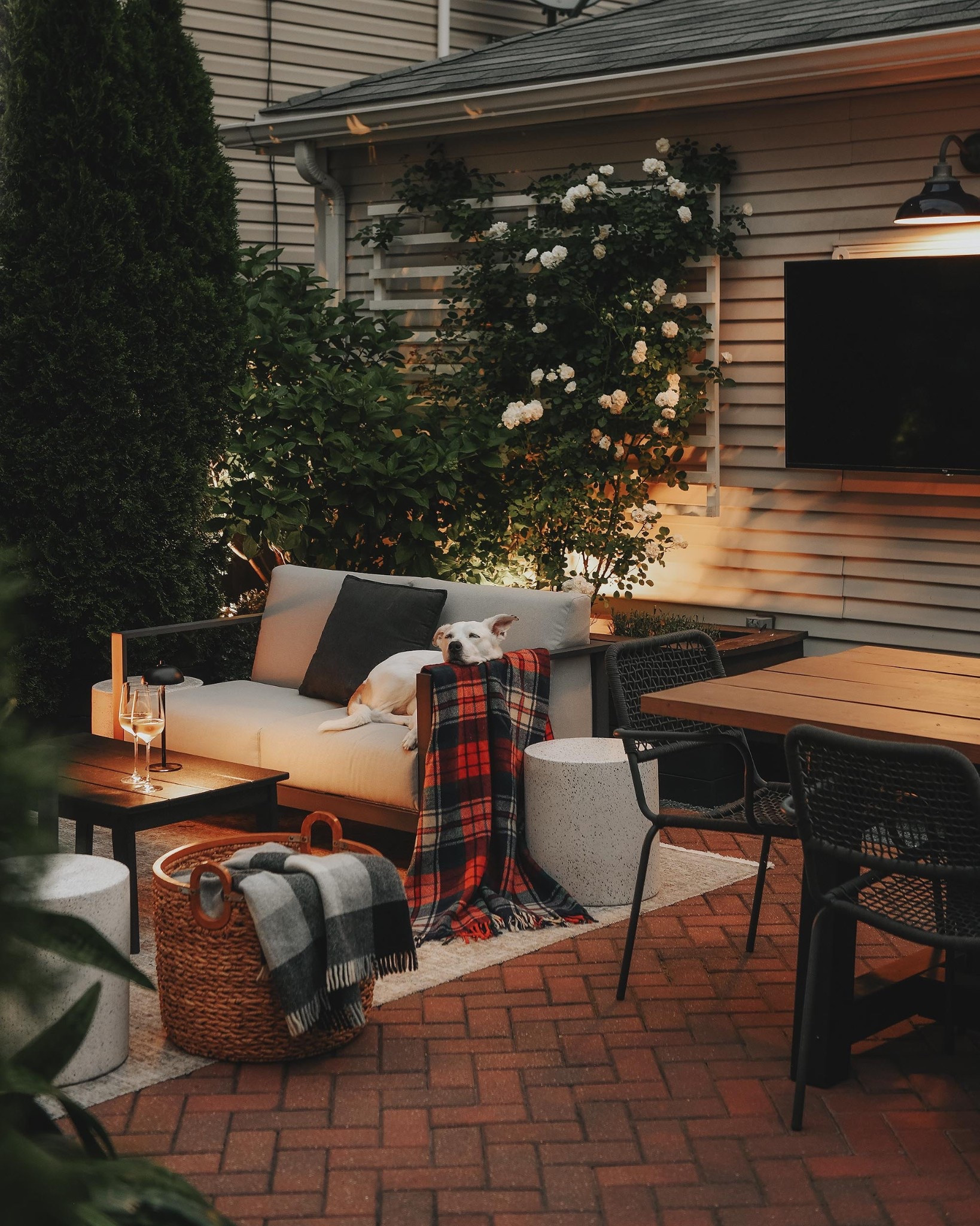  Bring the indoors out to create the coziest space possible 

#LTKHome #LTKSeasonal