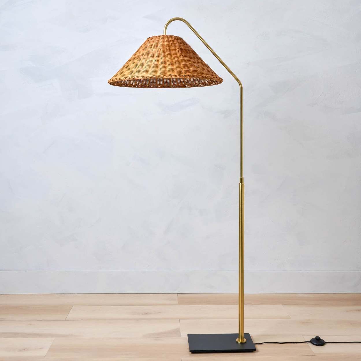 Lucia Floor Lamp | Magnolia