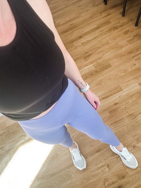 Workout ootd- favorite leggings for postpartum! They suck it all in 😆

#LTKFind #LTKfit #LTKsalealert