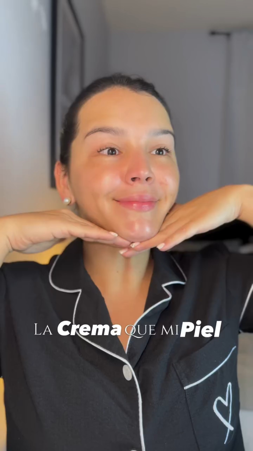 Mi ritual de noche muchas veces termina con esta crema 🌙  Se siente ligera, pero deja la piel súper nutrida. . ¿Te gustaría que te muestre mi rutina completa?  #SkincareNight #UGCContent #PielHidratada #TipsDeBelleza #CuidadoFacial #BeautyRoutine #ReelsBeauty #SelfCareNight #GlowSkin #SkincareTips