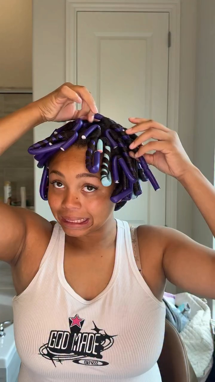 Postpartum hair loss is NO JOKE and it will NOT catch me slipping , so we are keeping this one in the bag for my hair care rotation . 

Wash : @hairitagebymindy 
Heat protectant : @moroccanoil @kenraprofessional 
Mousse : @ilovethedoux 

.
#dallasinfluencer #haircare #naturalhair #explore