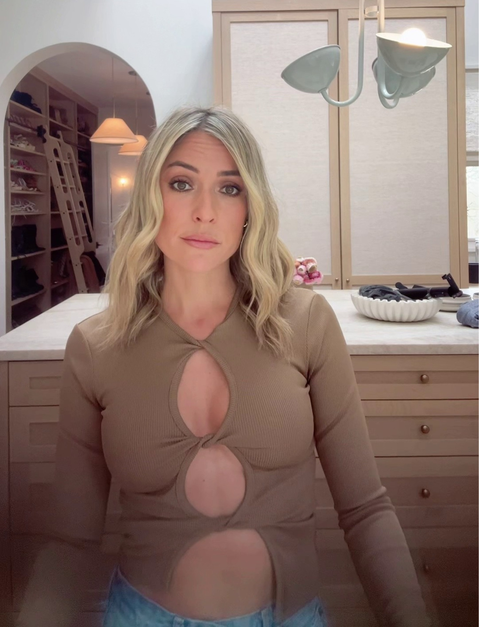Shop Kristin Cavallari ribbed open twist long sleeve top #KristinCavallari #CelebrityStyle

#LTKstyletip