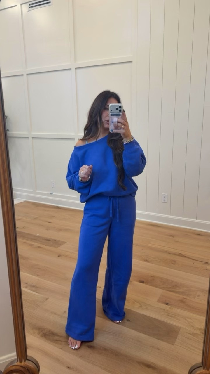 This color though 💙 Divine blue is EVERYTHING in this American Eagle matching set 😍 comfy, flattering, and the easiest throw-on-and-go outfit when you still want to look put together. The wide leg + slouchy top combo = effortless chic every time 🙌

Perfect for errands, travel days, coffee runs, or just living in it at home ☕️ 

I’m in a small in the pants and an XS in the top🌟

kunder100 #momuniform #casualchic #athleisurelook #comfyoutfit #matchingsetstyle #springoutfits #easyoutfit #everydaystyle #ootdinspo #momlife #relaxedfit #trendystyle #american eagle #cozyfits

#LTKOver40 #LTKmomlife #LTKootd