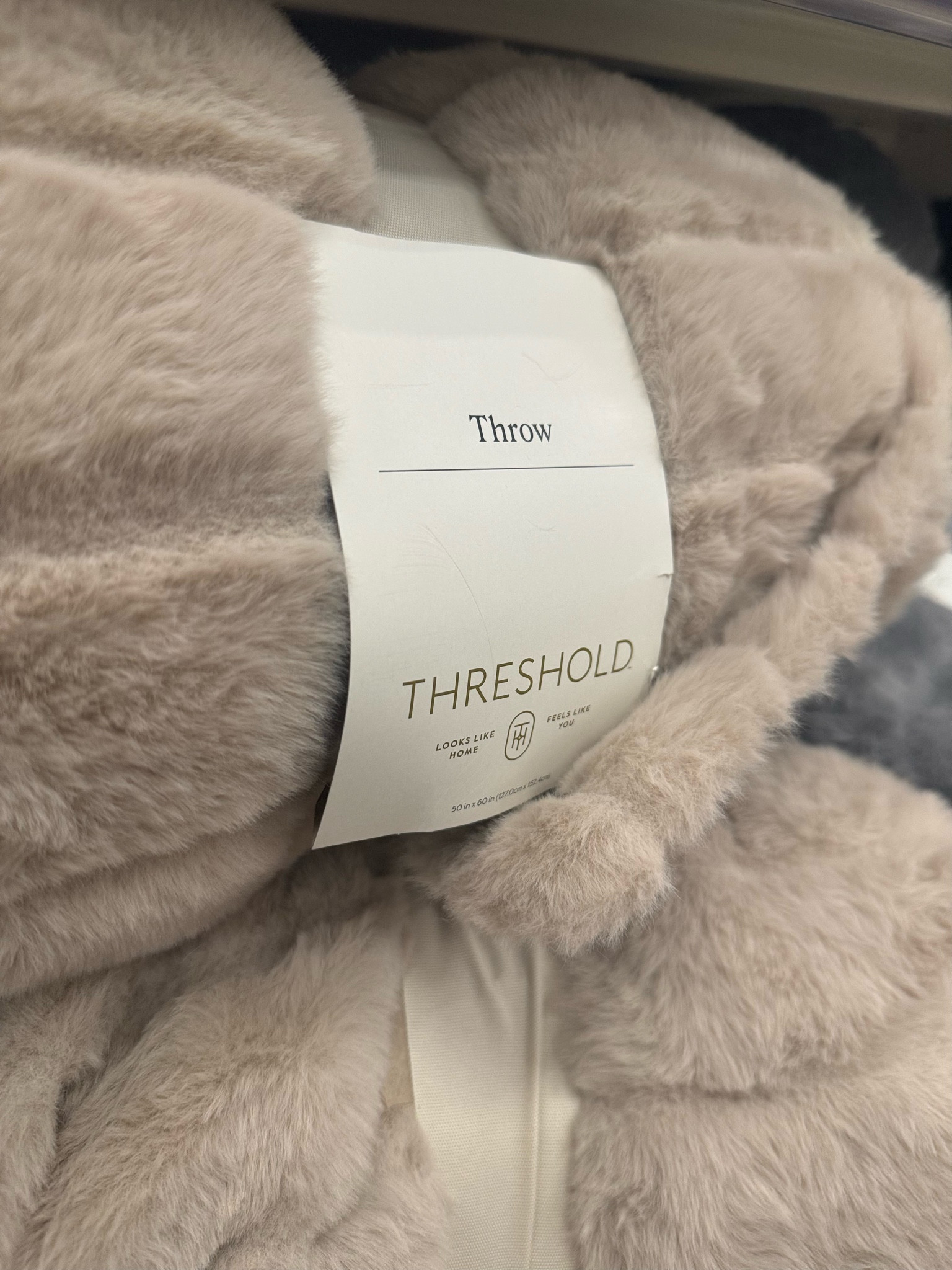 Sooooo soft!!

Faux fur throw, blanket, soft blanket, bedding 

#LTKSeasonal