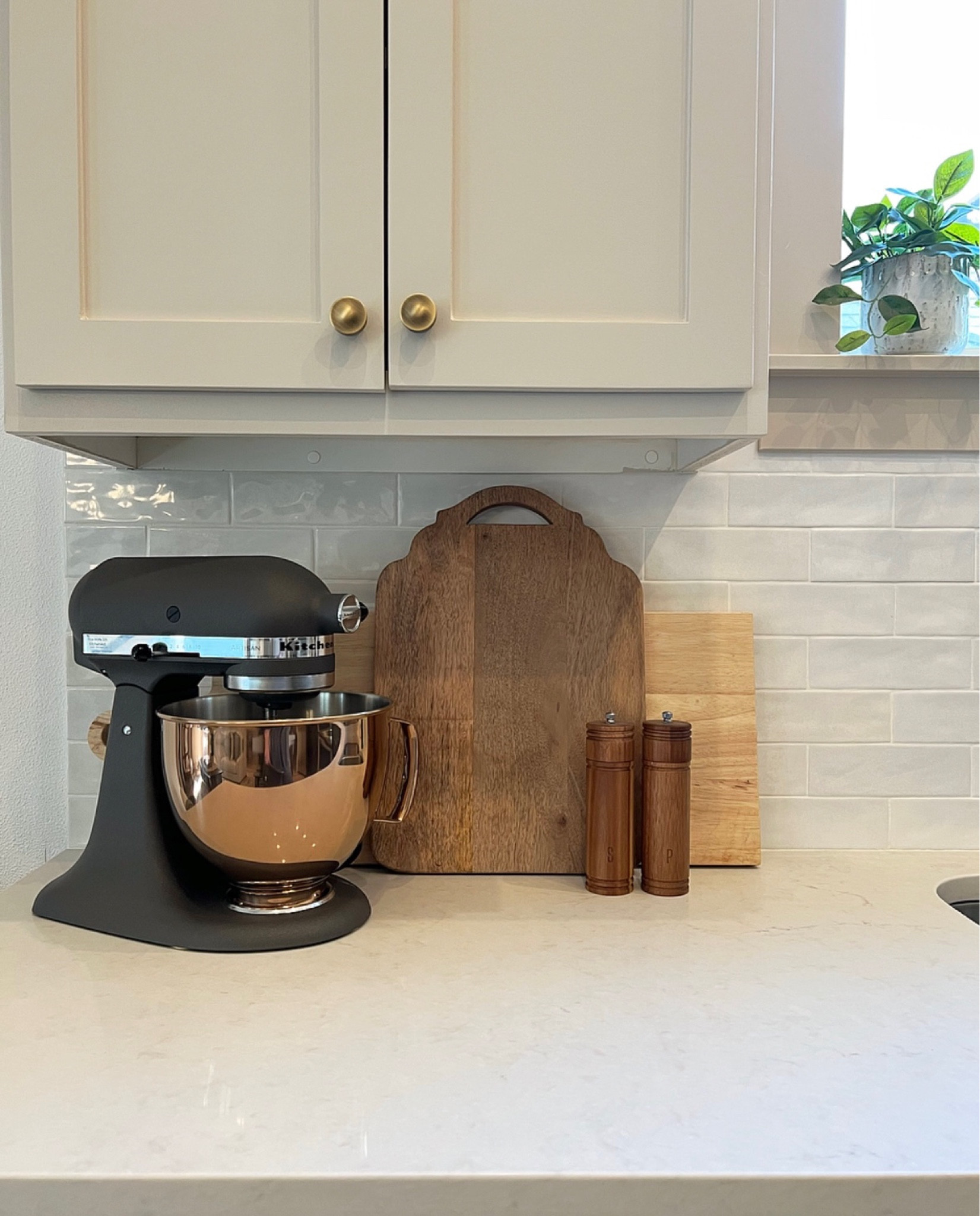 Goal for 2024 is to use my Kitchen-Aid more! I’m looking forward to lots of baking days with Elsie. Also, super excited about my new copper bowl, she pretty! 

#baking #kitchen #remodel #kitchendesign #kitchendecor #kitchenaid #kitchenremodel #copper #mixingbowl #bakinglove #homedecor #homestyling #homestyle #interiorstyling #interior #quartz #caesarstone 

#LTKhome #LTKfindsunder100 #LTKstyletip