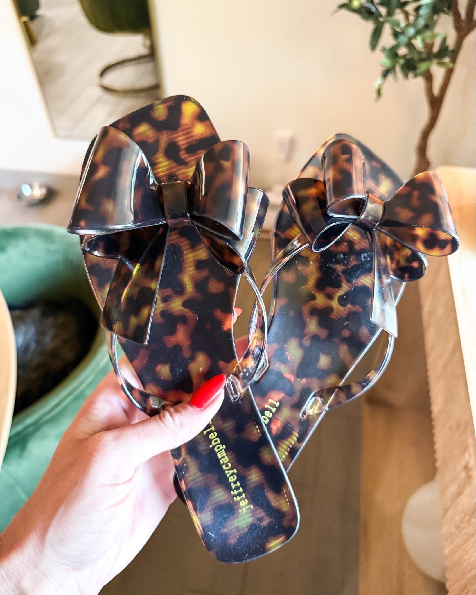 So cute. Under $35. Size up!!

#LTKSeasonal #LTKOver40 #LTKootd