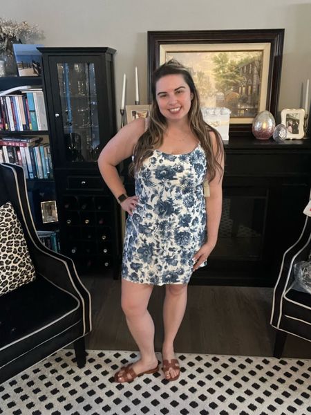 Blue and white dress

Athletic dress, floral dress, midsize outfit, traveler dress, travel outfit 

Wearing a large 

Could have done medium 

#LTKstyletip #LTKtravel #LTKmidsize