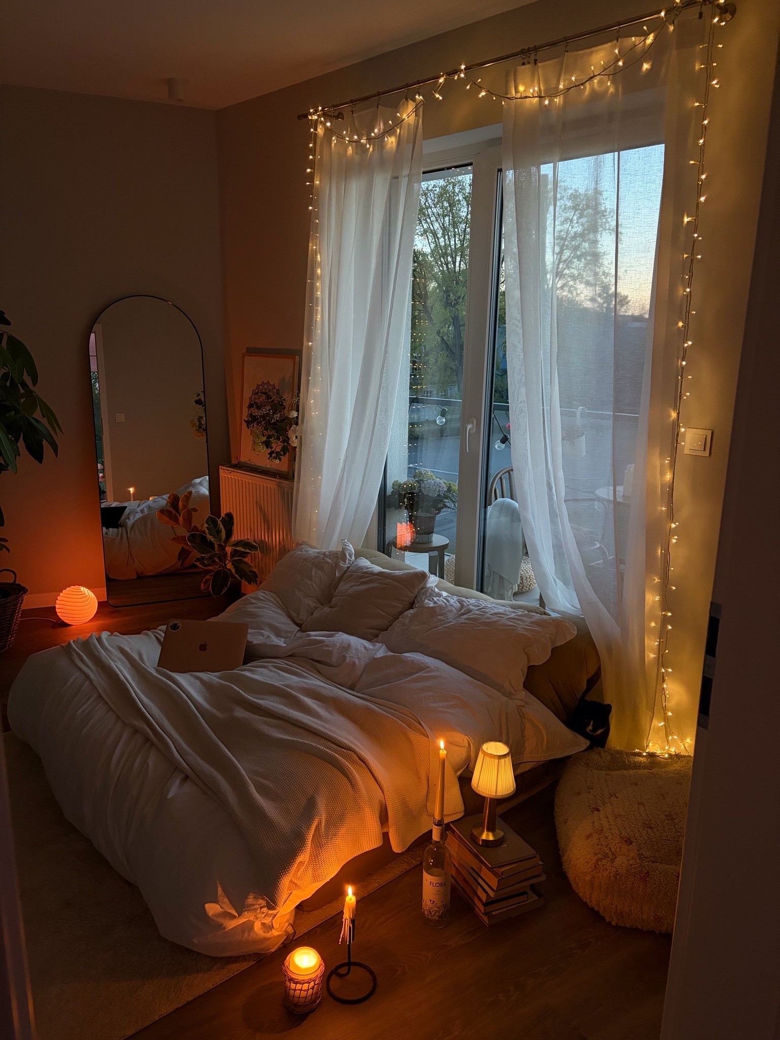 Can spend the whole day in this comfy bed. Love the ambient light and the soft textiles.

#LTKHome