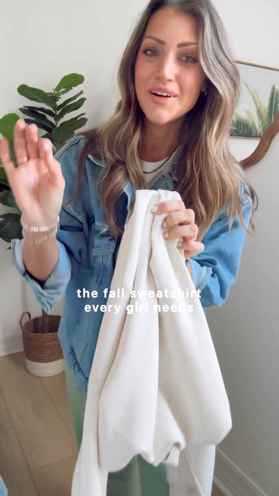 Grab this while you still can!! Wearing my true small. Best sweatshirt EVER. 👌🏻 #oldnavy #oldnavystyle #whattowear #casualoutfits #dailyoutfits #neutraloutfits 