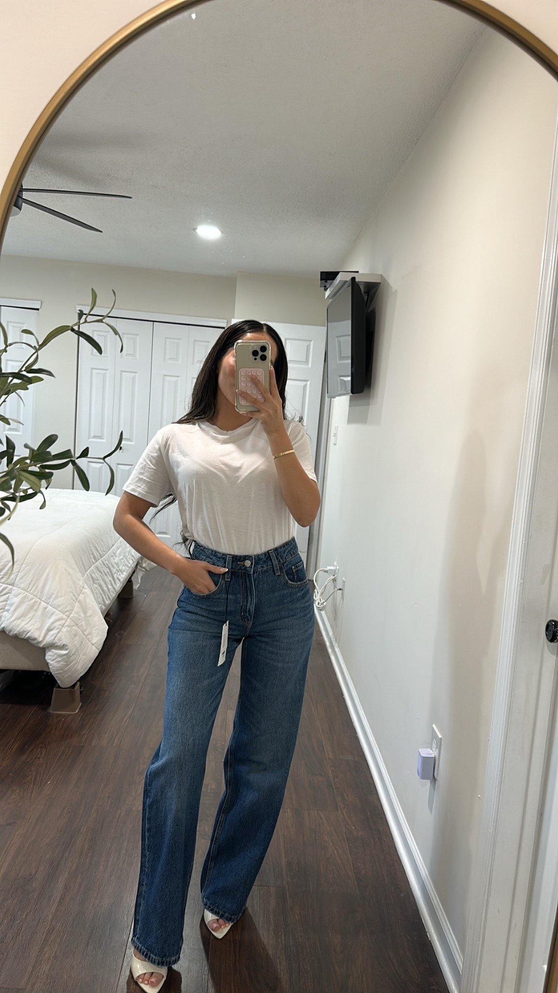 Dynatime try- on haul! Obsessed with these jeans 😍 
Sizing info⬇️ 
Top- XS
Jeans- 25 Short 

#LTKPetite #LTKStyleTip #LTKWatchNow