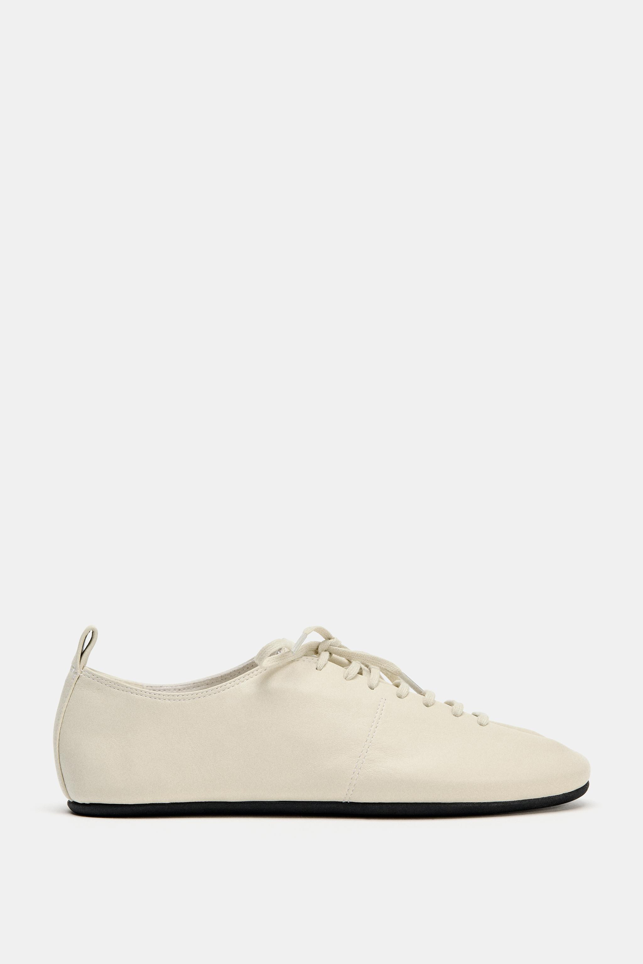 Flat shoes in soft leather. Derby style. Back pull tab detail. Lace closure. Flat sole. Rounded t... | Zara Canada