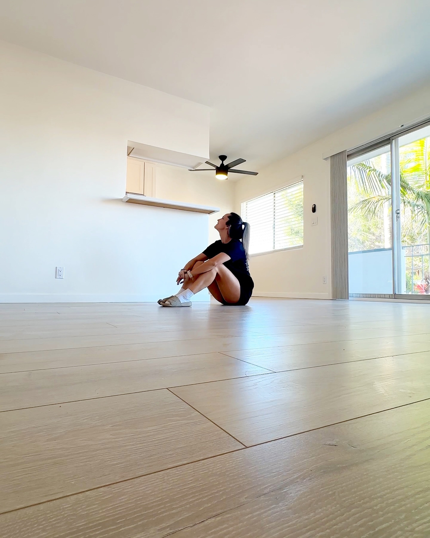 Sneak peak snapshots the vlog hasn’t seen yet 👀 

I’ve been editing like crazy so you guys can see (in video form) the progress I’ve made so far on my new apartment! We got bar stools, a new tv, tv stand / sideboard, and a few things hung on the walls that I already had. 

Also pictured: the piles of boxes and messes juuust behind the camera in all of these 😂👏🏼 you know we keep it real here!

#newapartment #interiordesign #homedecor #sololiving #neutralhomedecor