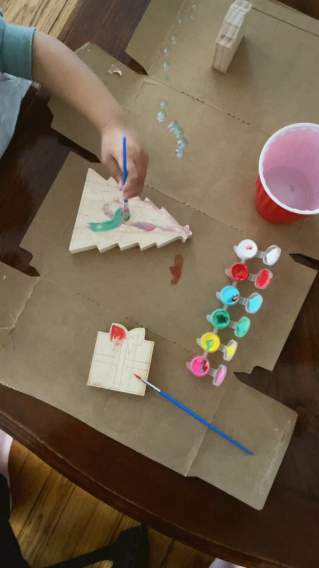 Christmas activity for kids!
Painting, Christmas activities, kids activities 

#LTKVideo #LTKkids #LTKSeasonal