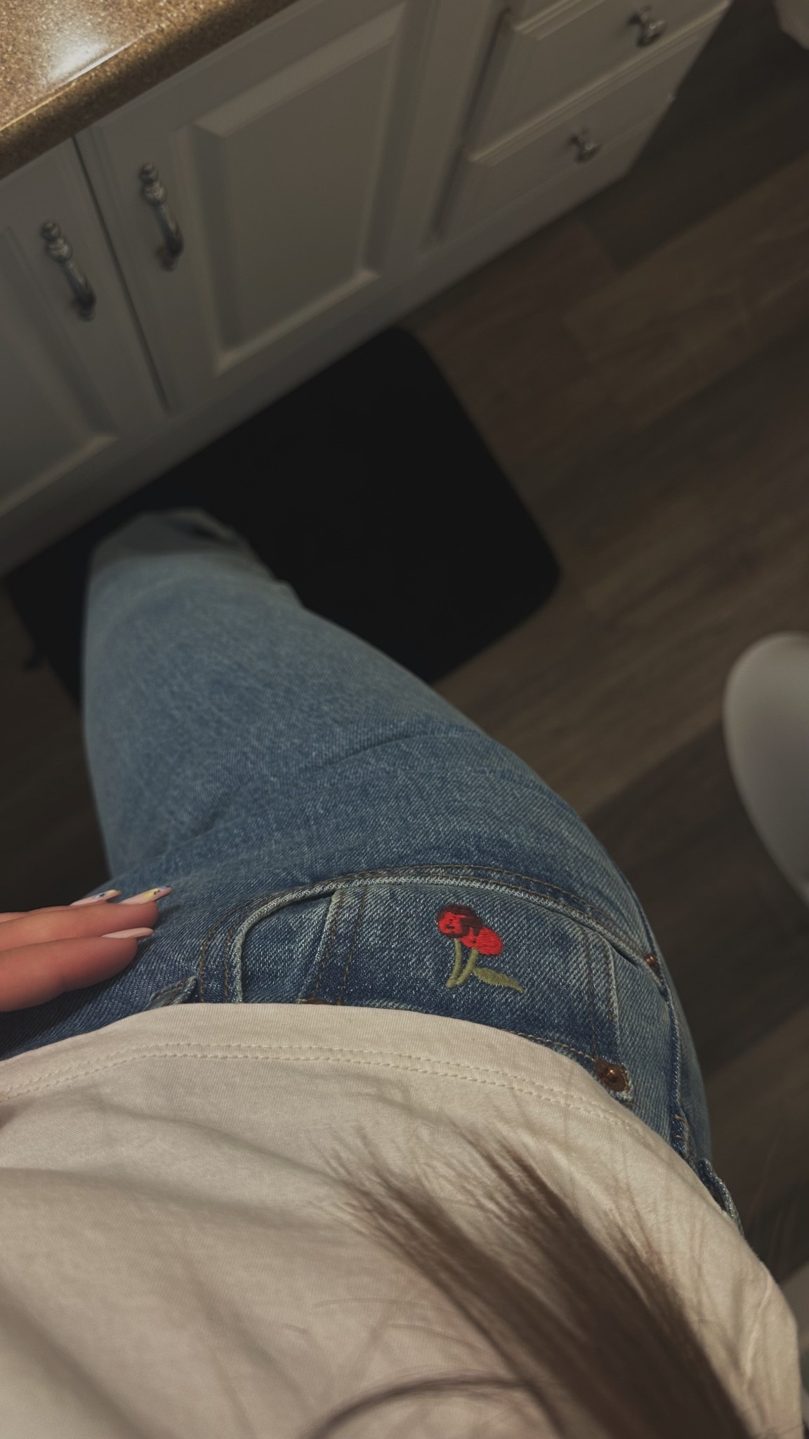 The cutest jeans 🍒 

#LTKSeasonal #LTKMidsize #LTKFindsUnder100