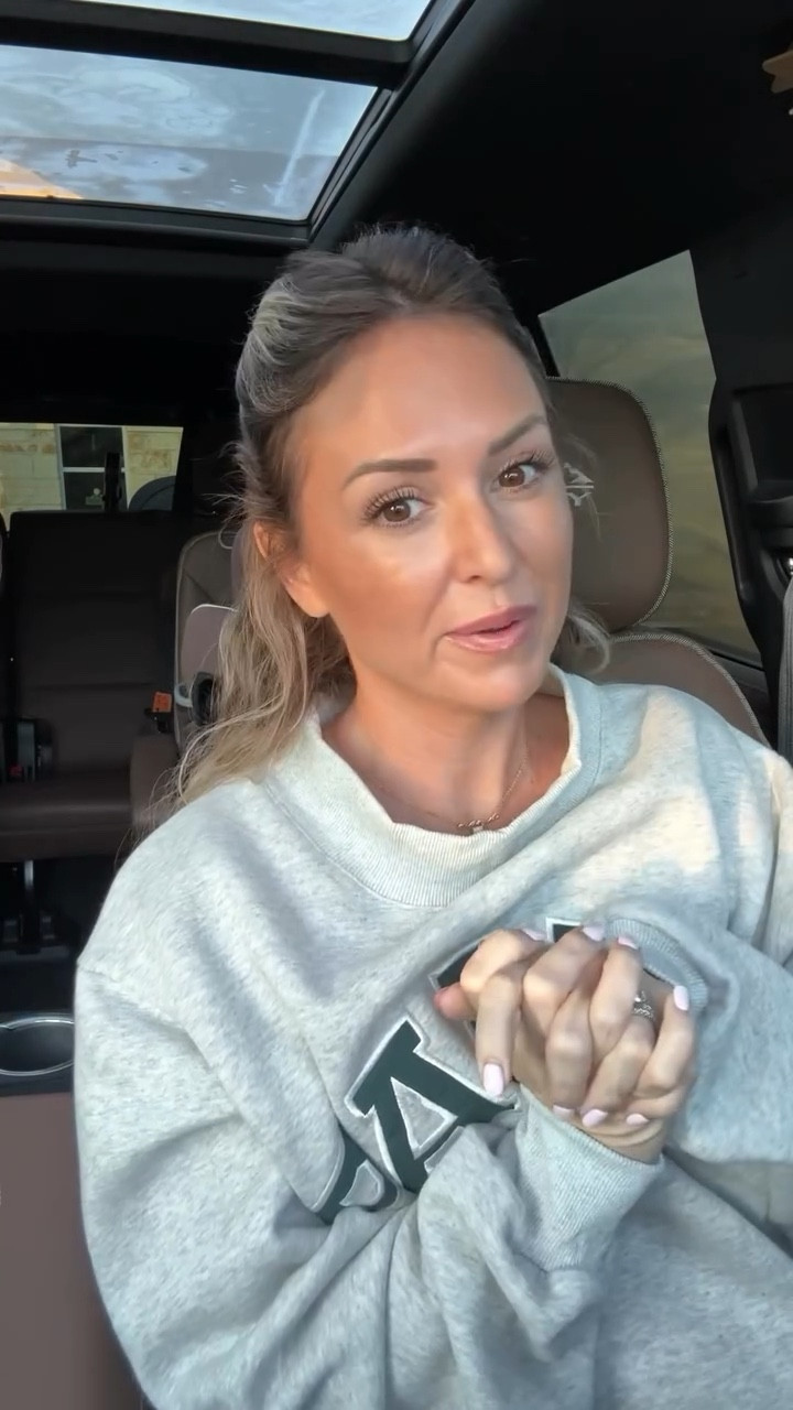 I kinda vlog every day no matter what haha but since it's Dec we will call this vlogmas 🎄 also is ur elf extra or lazy? Ours gets a participation trophy - we're just thankful he's here 🤣 #vlogmas #momlife #contentcreator