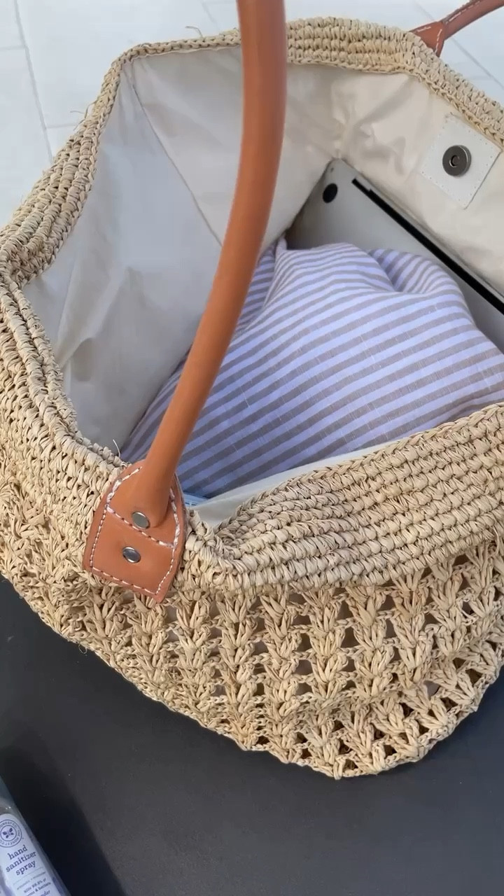 What’s in my beach bag!

#LTKitbag #LTKtravel #LTKswim