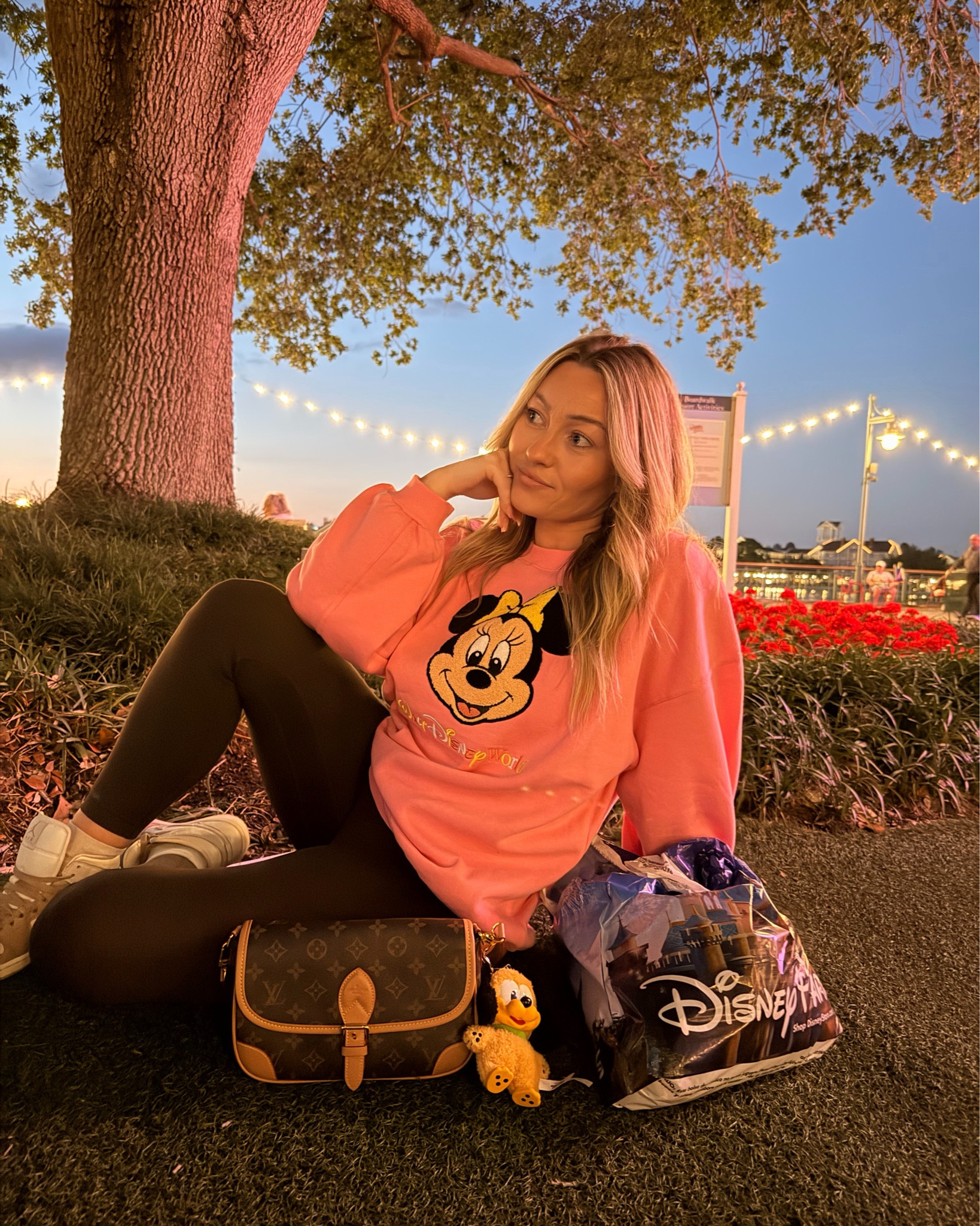 Tell me why I don’t own more of these bright colors? This new Minnie sweatshirt is SO cute. I’ll be wearing it as much as possible before summer officially arrives here in FL. 💕✨

#disneyfit #OOTD

#LTKootd