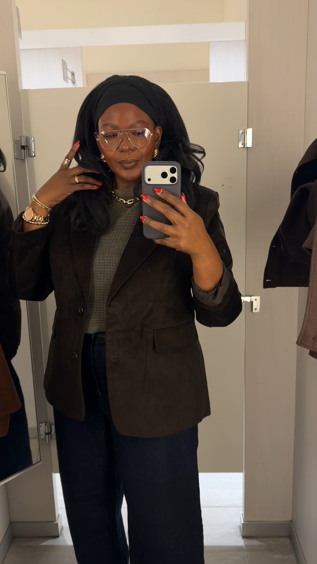 A brown corduroy blazer goes up to xxl. I am wearing a xl.

#LTKPlusSize #LTKFallSale #LTKMidsize