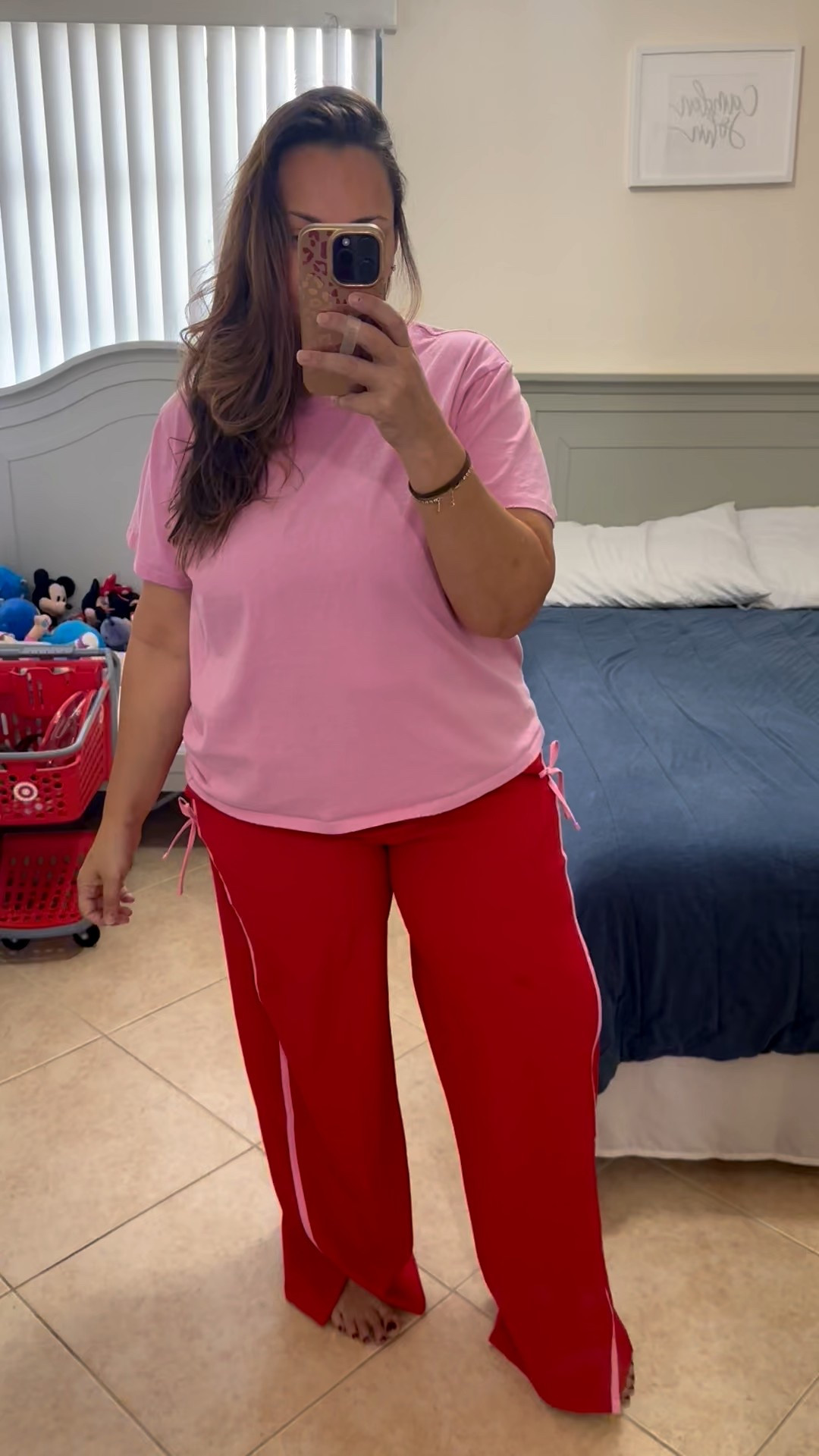red & pink all over ❤️🩷 

• tee - nuuds (code: Erica33002)
• pants - Target 