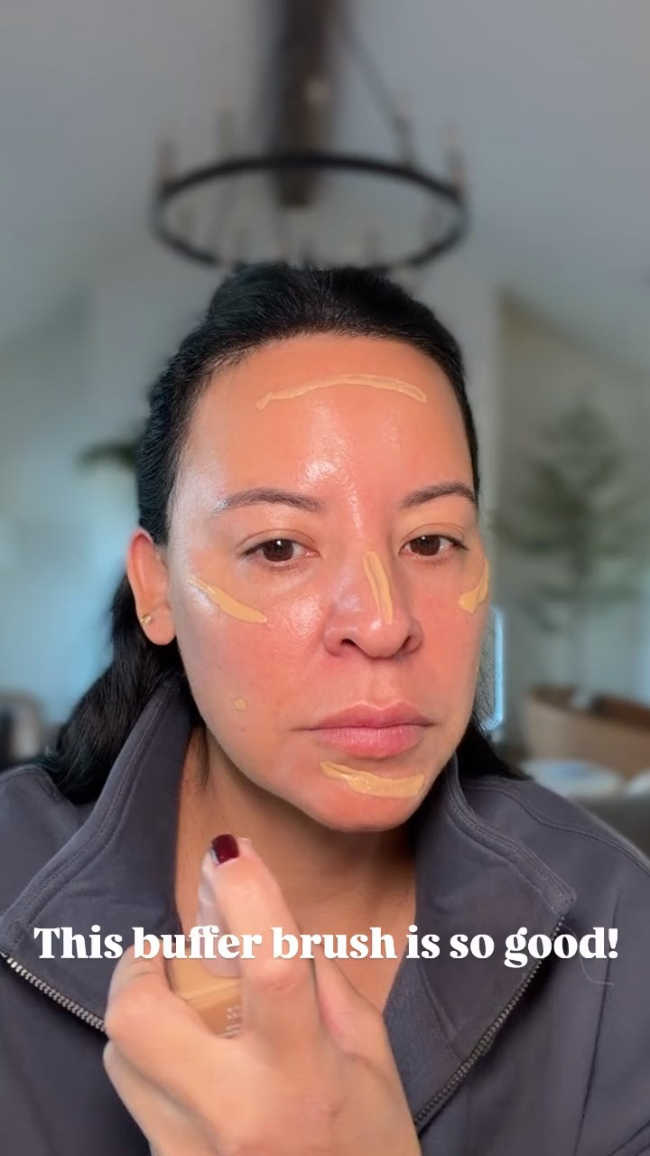 This buffer brush 105 is so good!! It makes my foundation look natural and even.