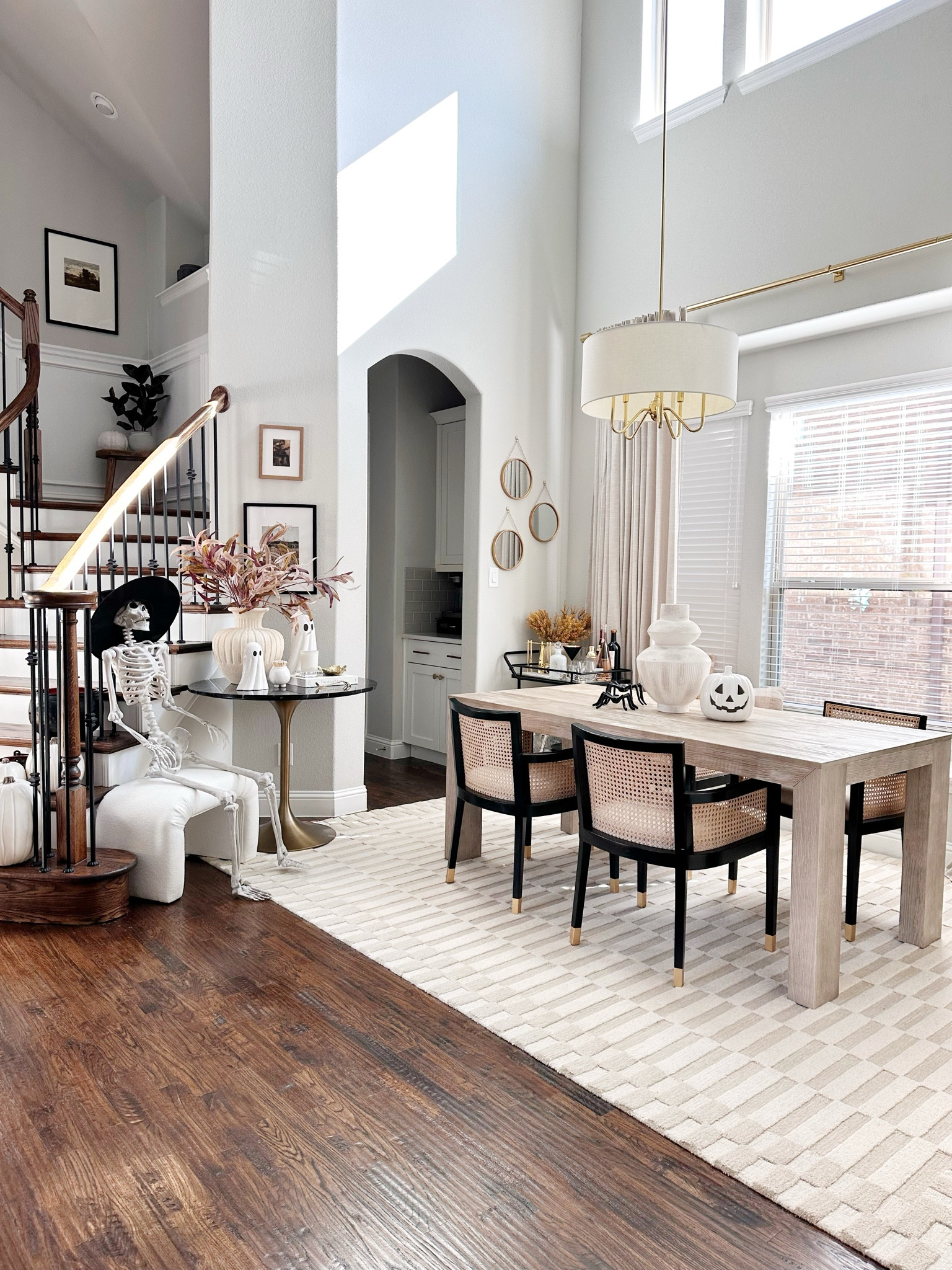 Halloween dining room decor 

#LTKHome #LTKHalloween