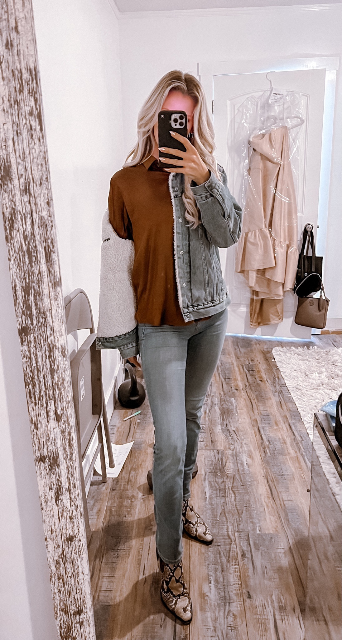 Showing farms in sherpa, satin & snakeskin 🤎🐍 

#LTKfindsunder100 #LTKSeasonal #LTKworkwear