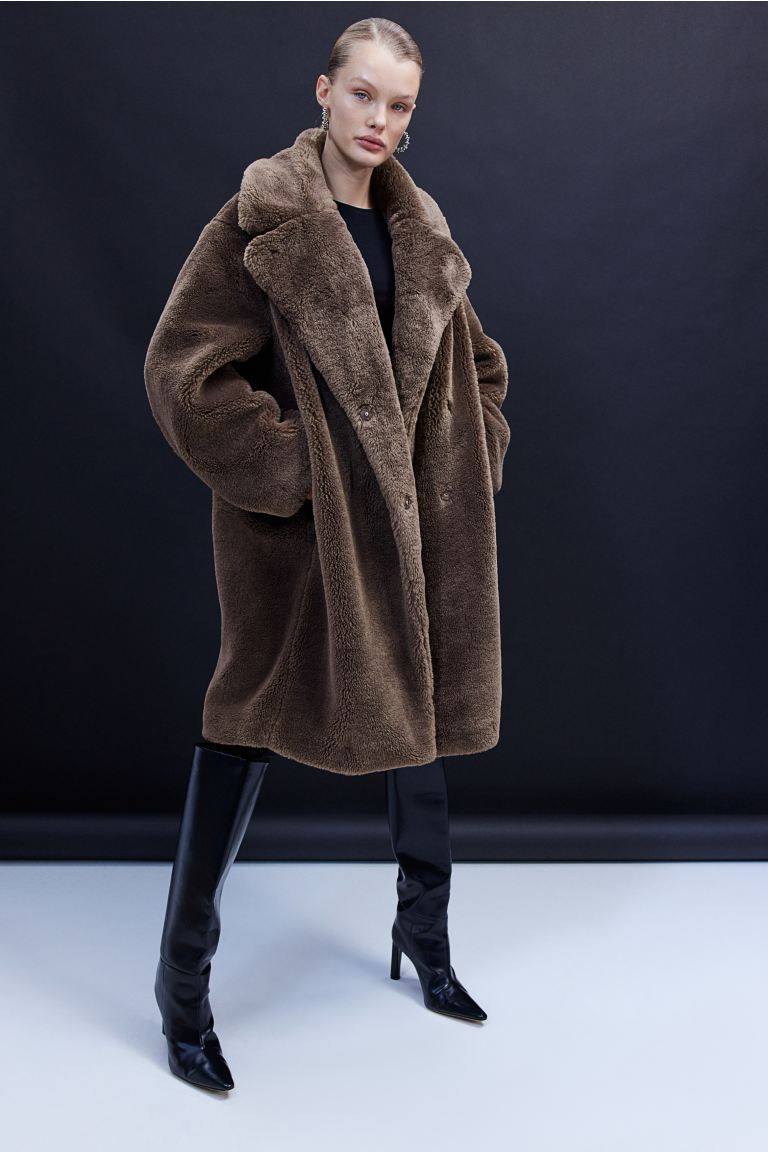 Fluffy coat | Brown Coat | Faux Fur Coat | Long Winter Coat Outfit | Coats | H&M (US + CA)